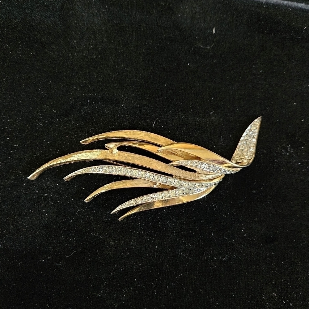 Vintage 50s Marcel Boucher Gold-plated Brooch with Pavé Crystal Rhinestones